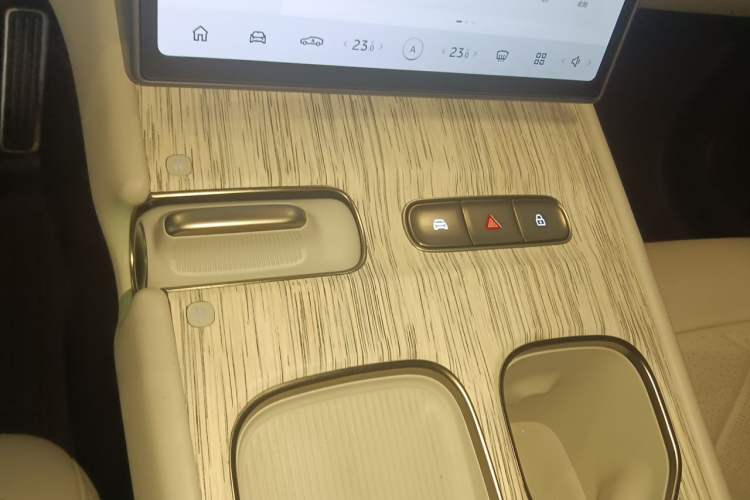 Used Nio ET7 2024 75 kWh Executive Edition Gear Lever
