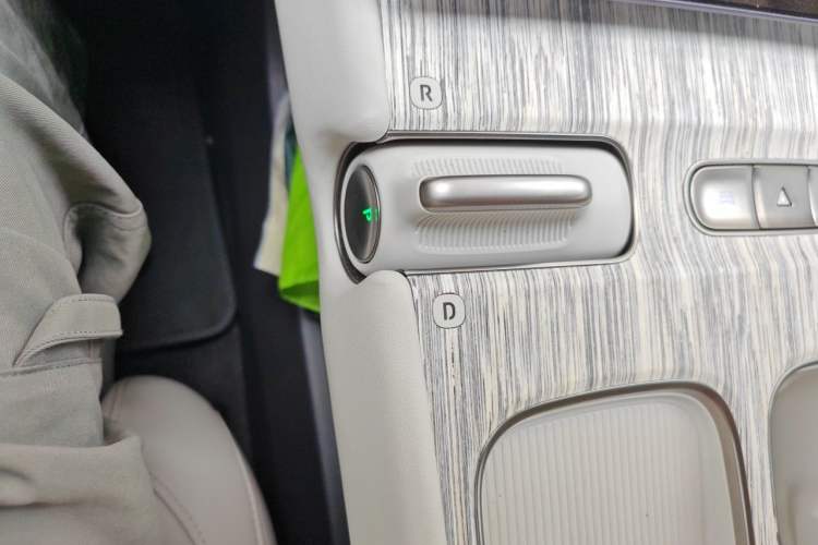 Used Nio ET7 2024 75 kWh Executive Edition Gear Lever