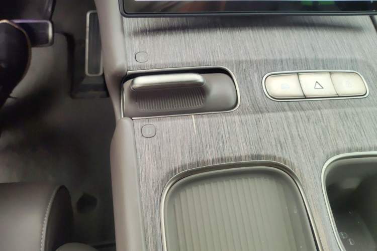 Used Nio ET7 2024 75 kWh Executive Signature Edition Gear Lever