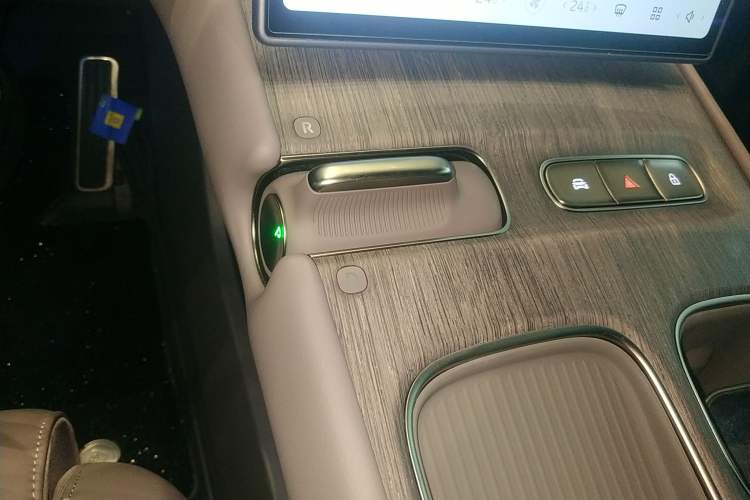 Used Nio ET7 2024 75 kWh Executive Signature Edition Gear Lever