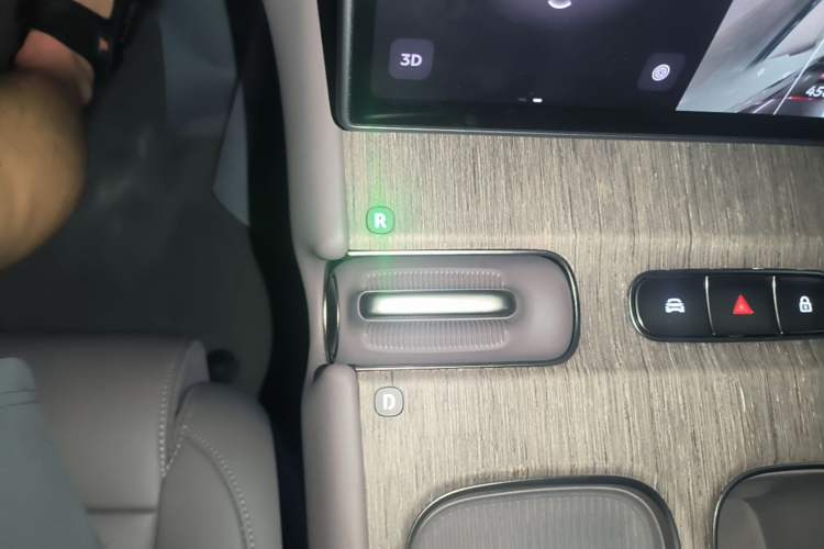 Used Nio ET7 2024 75 kWh Executive Edition Gear Lever
