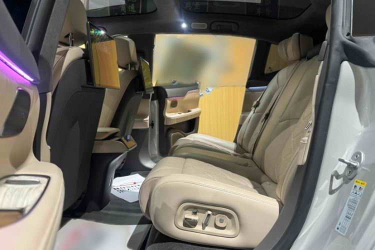 Used Nio ET7 2024 75 kWh Executive Signature Edition Interior 11