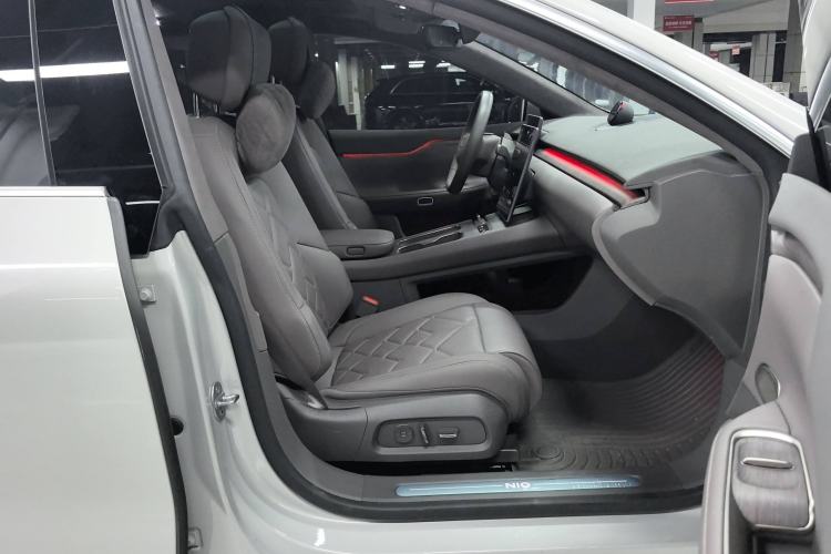 Used Nio ET7 2024 75 kWh Executive Edition Interior 3