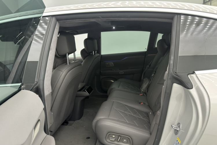 Used Nio ET7 2024 75 kWh Executive Signature Edition Interior 4