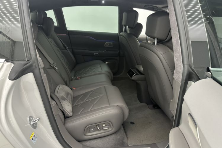 Used Nio ET7 2024 75 kWh Executive Signature Edition Interior 5
