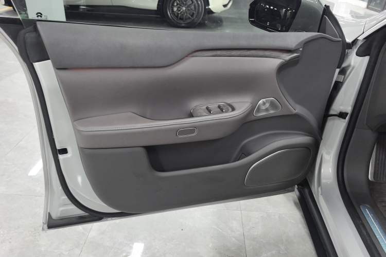 Used Nio ET7 2024 75 kWh Executive Edition Interior 5