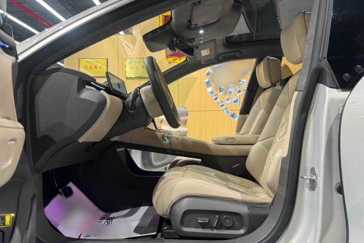 Used Nio ET7 2024 75 kWh Executive Signature Edition Interior 7