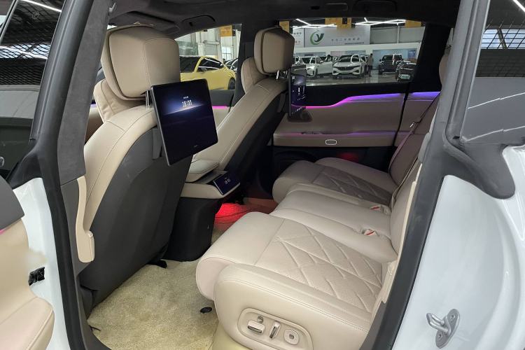 Used Nio ET7 2024 75 kWh Executive Signature Edition Interior 8
