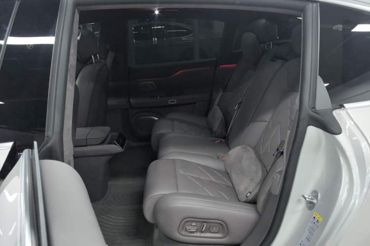 Used Nio ET7 2024 75 kWh Executive Edition Interior 8