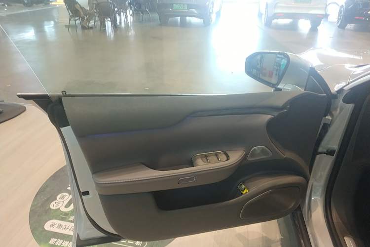 Used Nio ET7 2024 75 kWh Executive Signature Edition Left Front Door Interior