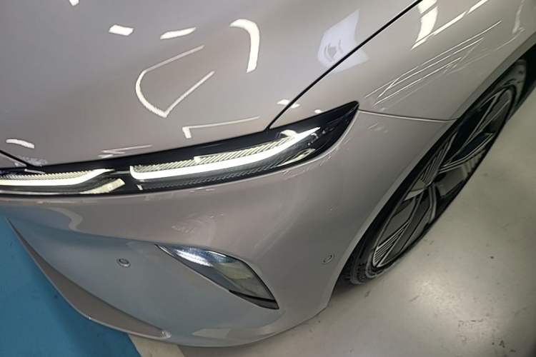 Used Nio ET7 2024 75 kWh Executive Edition Left Front Headlight