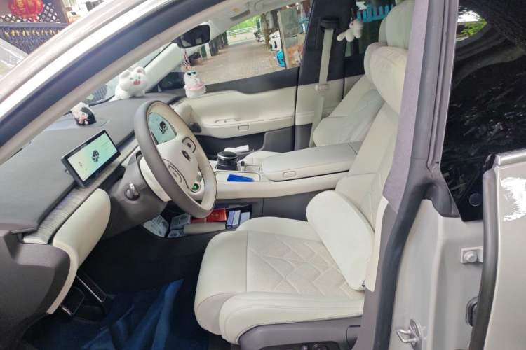 Used Nio ET7 2024 75 kWh Executive Edition Left Front Seat