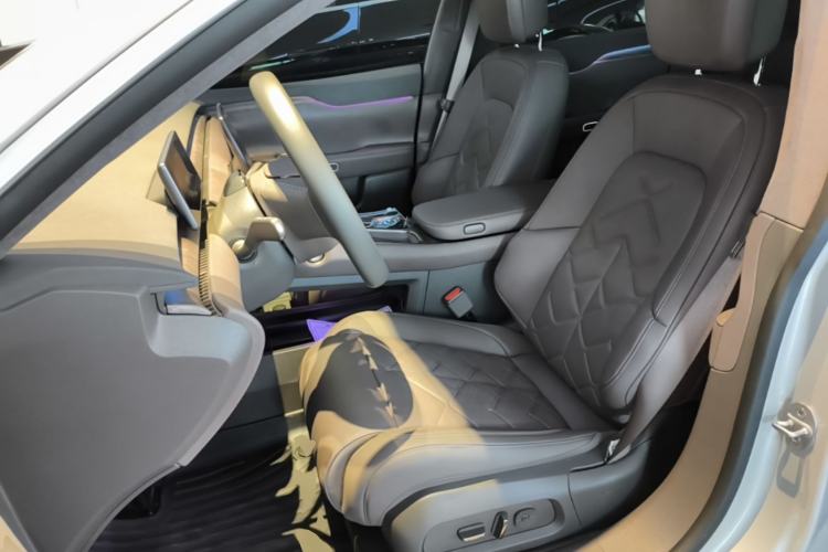 Used Nio ET7 2024 75 kWh Executive Edition Left Front Seat