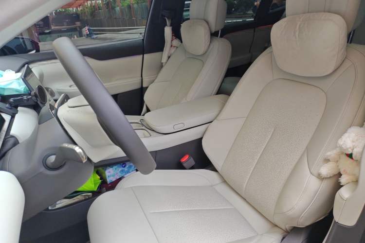 Used Nio ET7 2024 75 kWh Executive Edition Left Front Seat