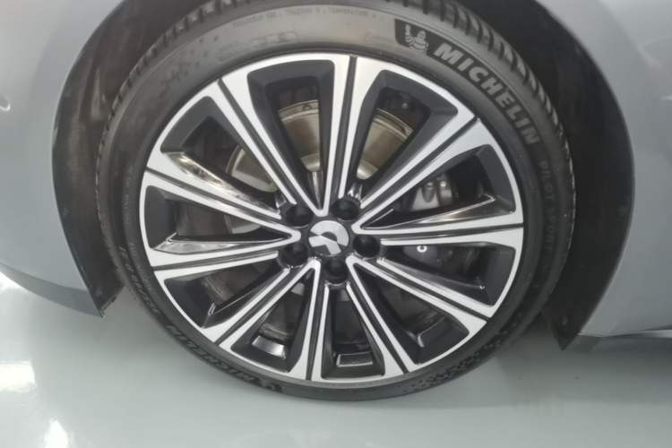 Used Nio ET7 2024 75 kWh Executive Signature Edition Left Front Wheel Hub