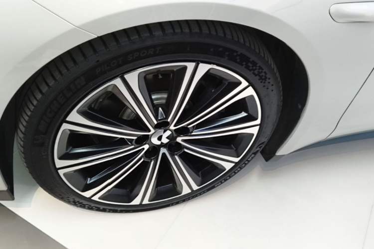Used Nio ET7 2024 75 kWh Executive Signature Edition Left Front Wheel Hub