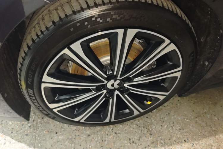 Used Nio ET7 2024 100kWh Executive Signature Edition Left Front Wheel Hub