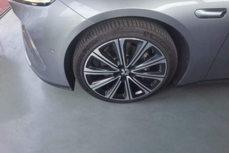 Used Nio ET7 2024 75 kWh Executive Signature Edition Left Front Wheel Hub