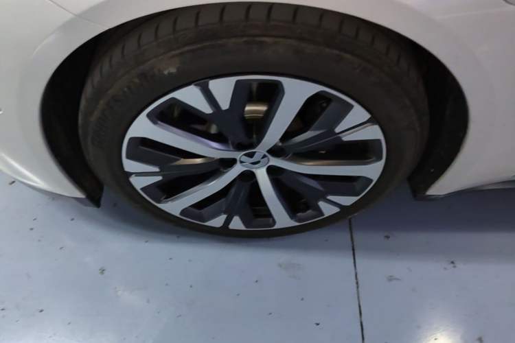 Used Nio ET7 2024 75 kWh Executive Edition Left Front Wheel Hub
