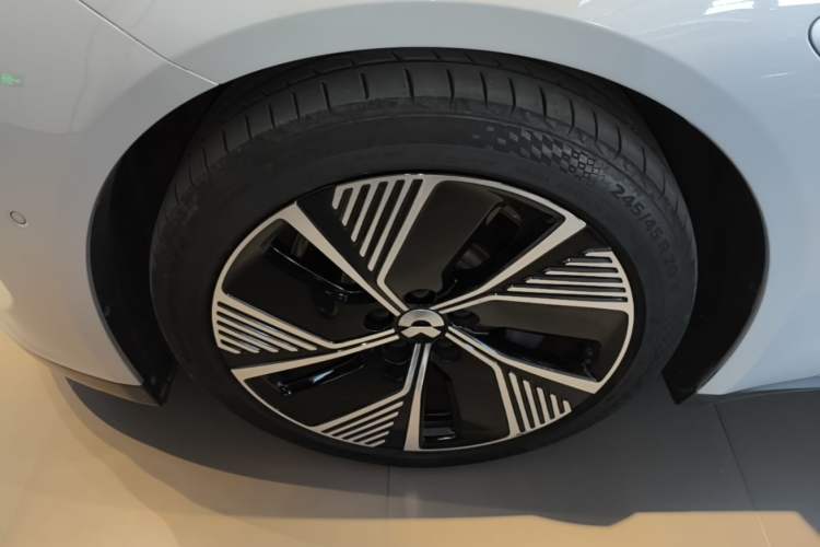 Used Nio ET7 2024 75 kWh Executive Edition Left Front Wheel Hub