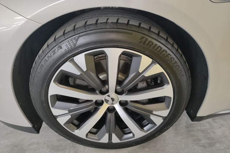 Used Nio ET7 2024 75 kWh Executive Edition Left Front Wheel Hub