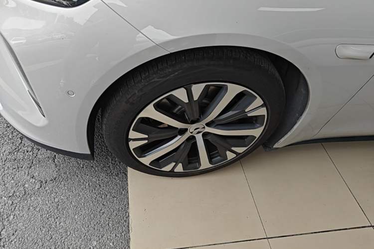 Used Nio ET7 2024 75 kWh Executive Edition Left Front Wheel Hub