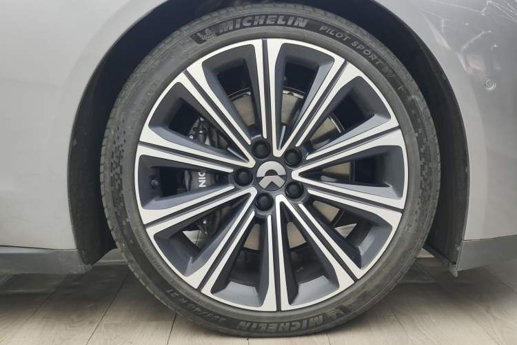 Used Nio ET7 2024 75 kWh Executive Signature Edition Left Front Wheel Hub