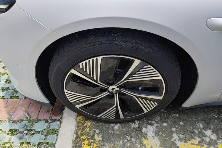 Used Nio ET7 2024 75 kWh Executive Edition Left Front Wheel Hub