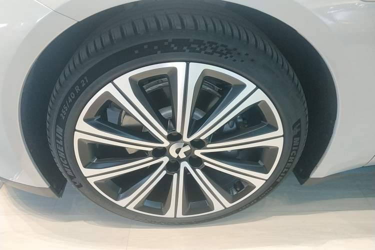 Used Nio ET7 2024 75 kWh Executive Signature Edition Left Front Wheel Hub