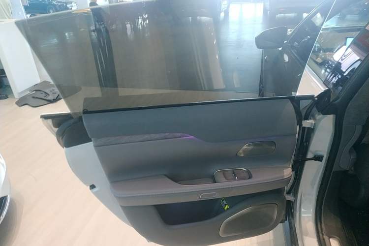 Used Nio ET7 2024 75 kWh Executive Signature Edition Left Rear Door Interior