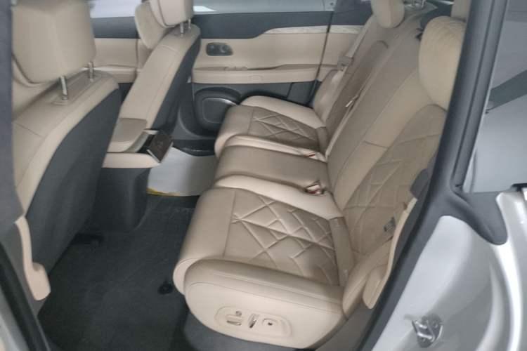 Used Nio ET7 2024 75 kWh Executive Edition Left Rear Seat
