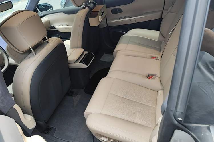 Used Nio ET7 2024 75 kWh Executive Edition Left Rear Seat