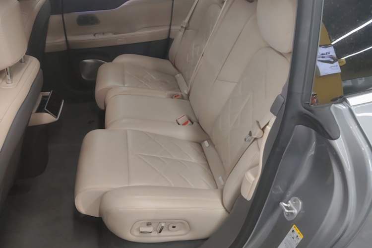 Used Nio ET7 2024 100kWh Executive Edition Left Rear Seat