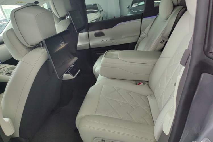 Used Nio ET7 2024 75 kWh Executive Signature Edition Left Rear Seat