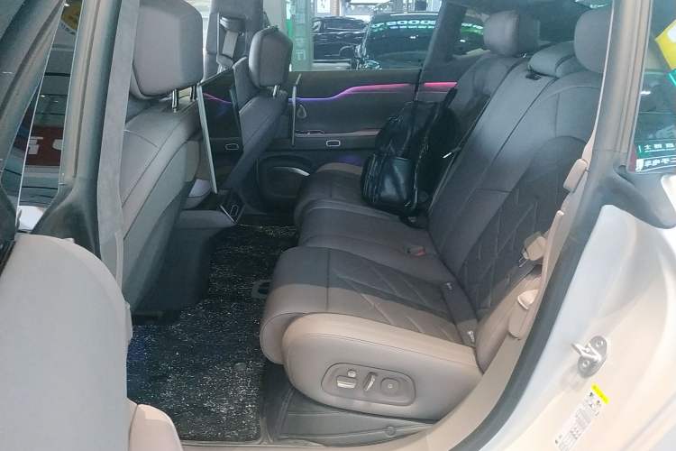 Used Nio ET7 2024 75 kWh Executive Signature Edition Left Rear Seat