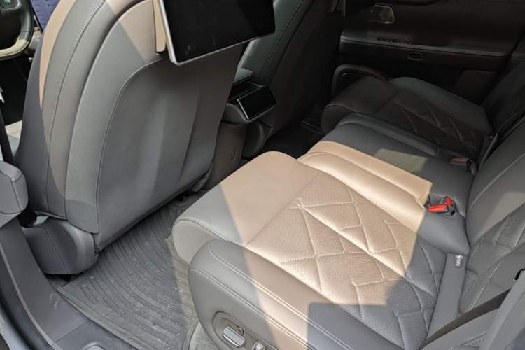Used Nio ET7 2024 75 kWh Executive Signature Edition Left Rear Seat