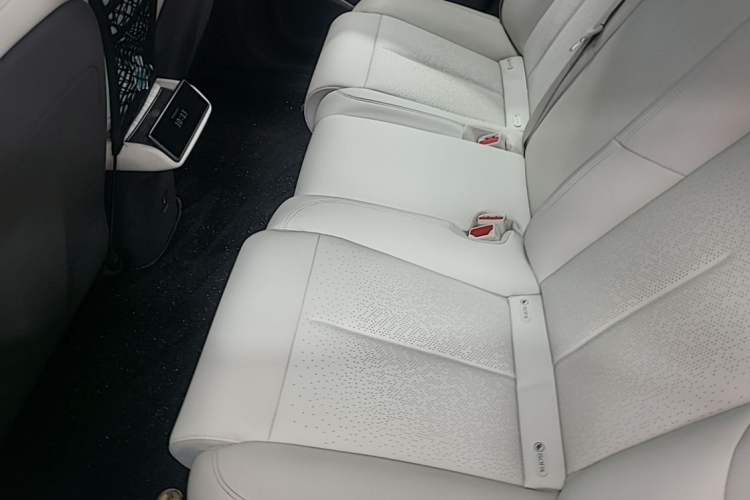 Used Nio ET7 2024 75 kWh Executive Edition Left Rear Seat