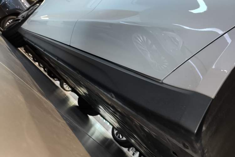 Used Nio ET7 2024 75 kWh Executive Edition Left Side Sill