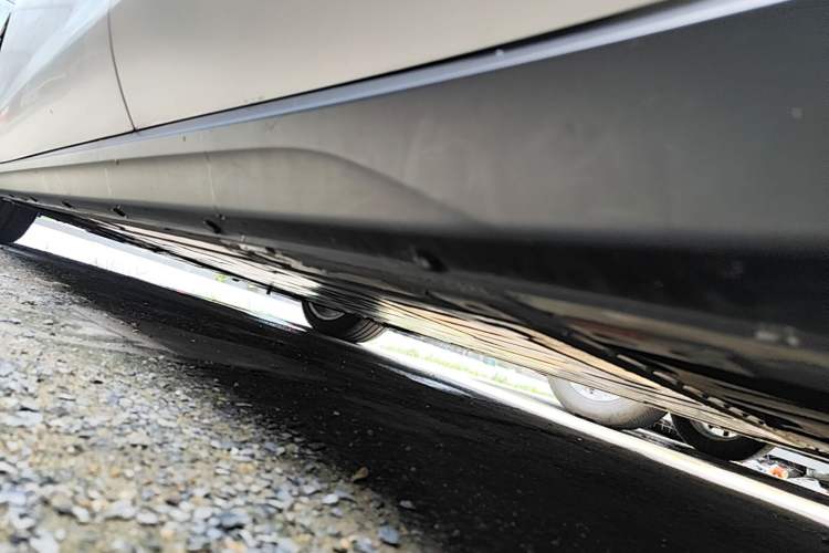 Used Nio ET7 2024 75 kWh Executive Edition Left Side Sill