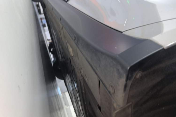 Used Nio ET7 2024 75 kWh Executive Signature Edition Left Side Sill