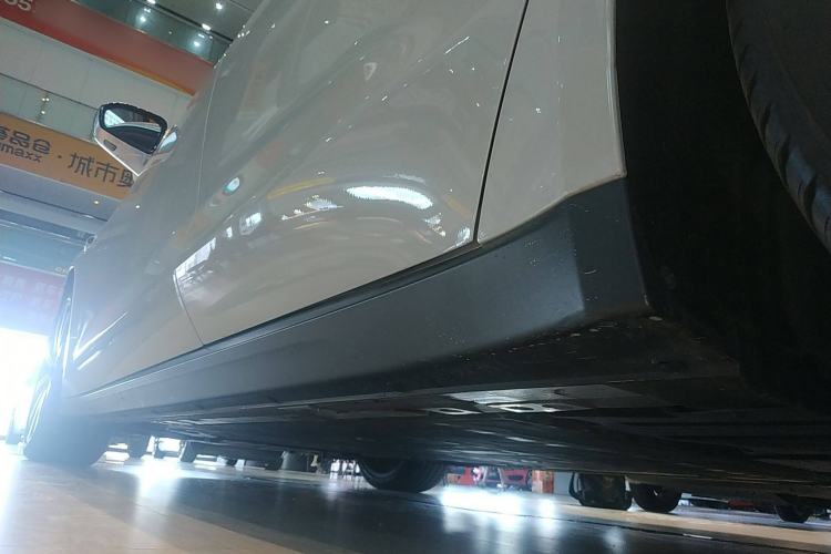 Used Nio ET7 2024 75 kWh Executive Signature Edition Left Side Sill