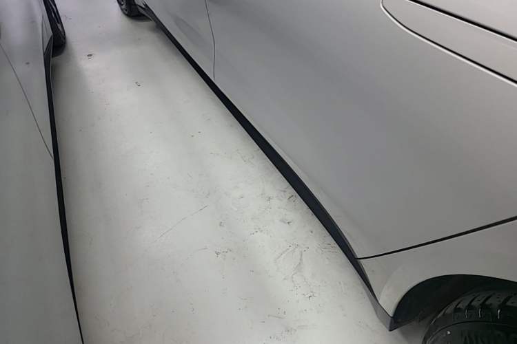 Used Nio ET7 2024 75 kWh Executive Edition Left Side Sill