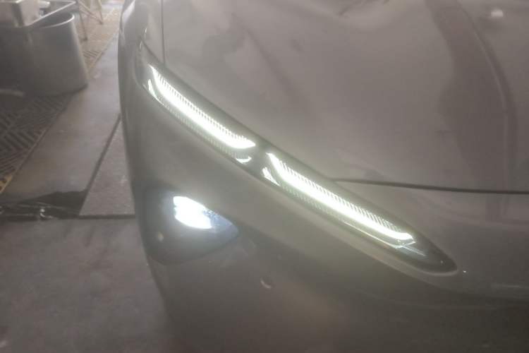 Used Nio ET7 2024 100kWh Executive Signature Edition Right Front Headlight