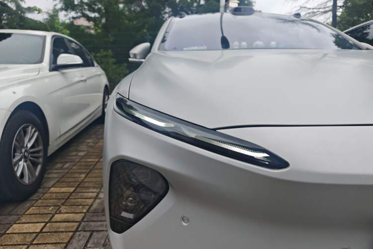 Used Nio ET7 2024 75 kWh Executive Edition Right Front Headlight