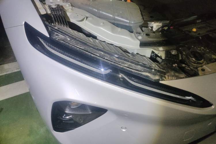 Used Nio ET7 2024 75 kWh Executive Edition Right Front Headlight