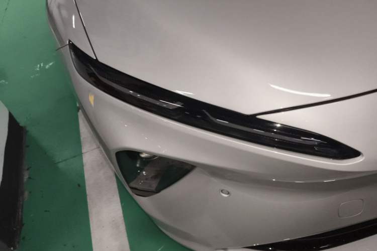 Used Nio ET7 2024 75 kWh Executive Edition Right Front Headlight