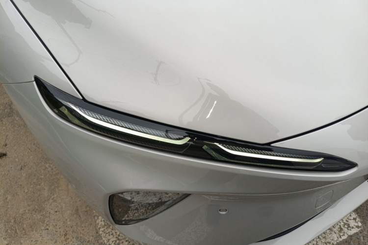 Used Nio ET7 2024 75 kWh Executive Edition Right Front Headlight