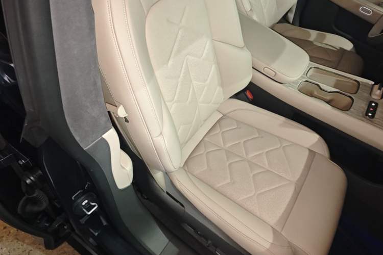 Used Nio ET7 2024 100kWh Executive Signature Edition Right Front Seat