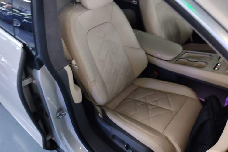 Used Nio ET7 2024 75 kWh Executive Edition Right Front Seat