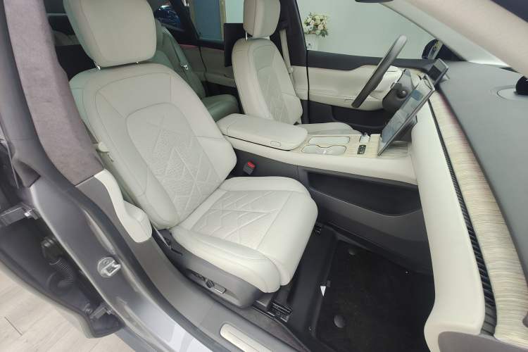 Used Nio ET7 2024 75 kWh Executive Signature Edition Right Front Seat